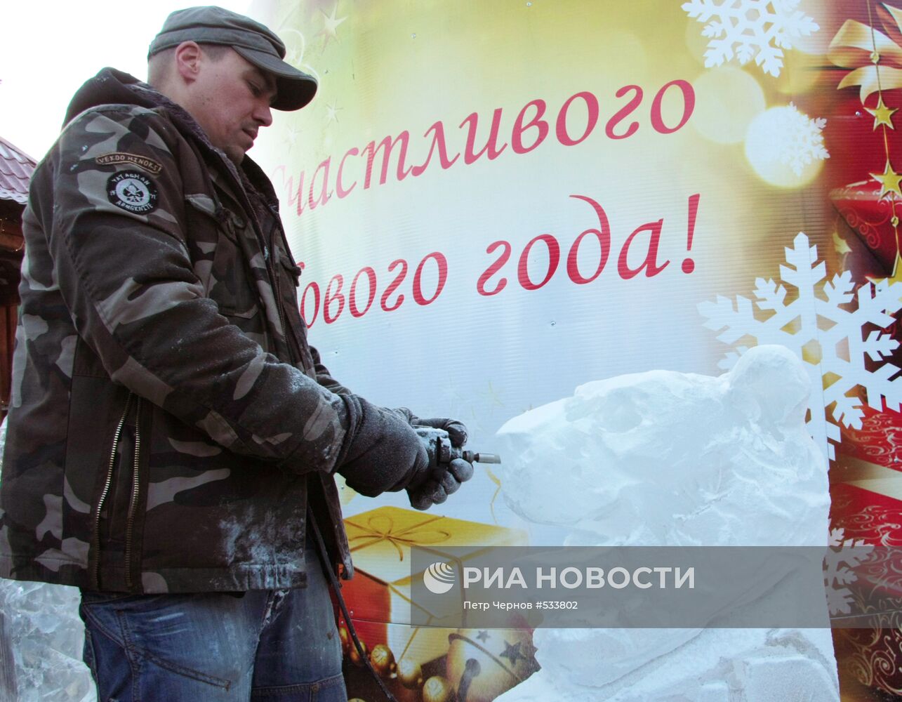 Чемпион мира в резьбе по льду москвич Сергей Заплатин