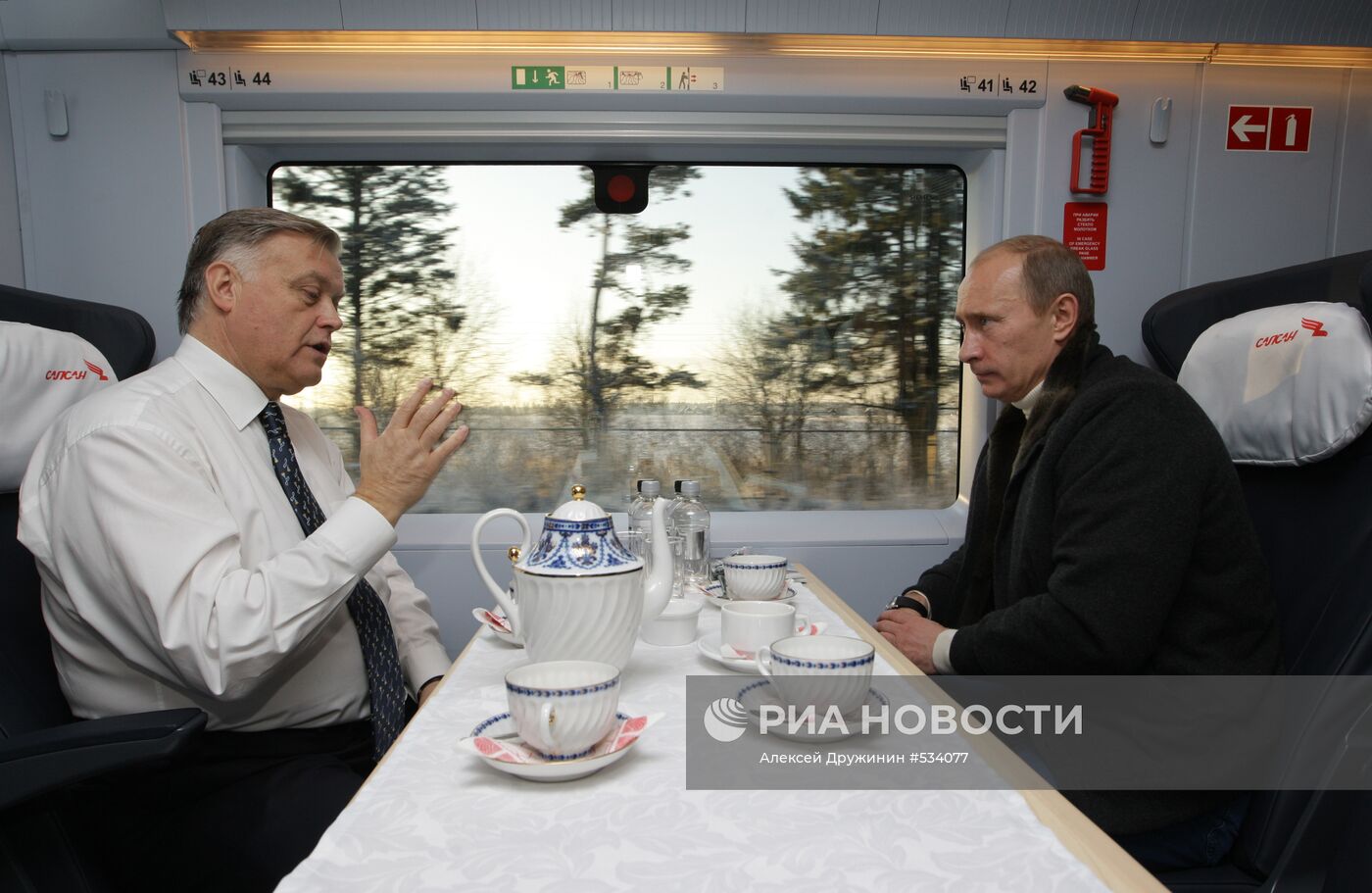 В.Путин совершил поездку на новом скоростном поезде "Сапсан"