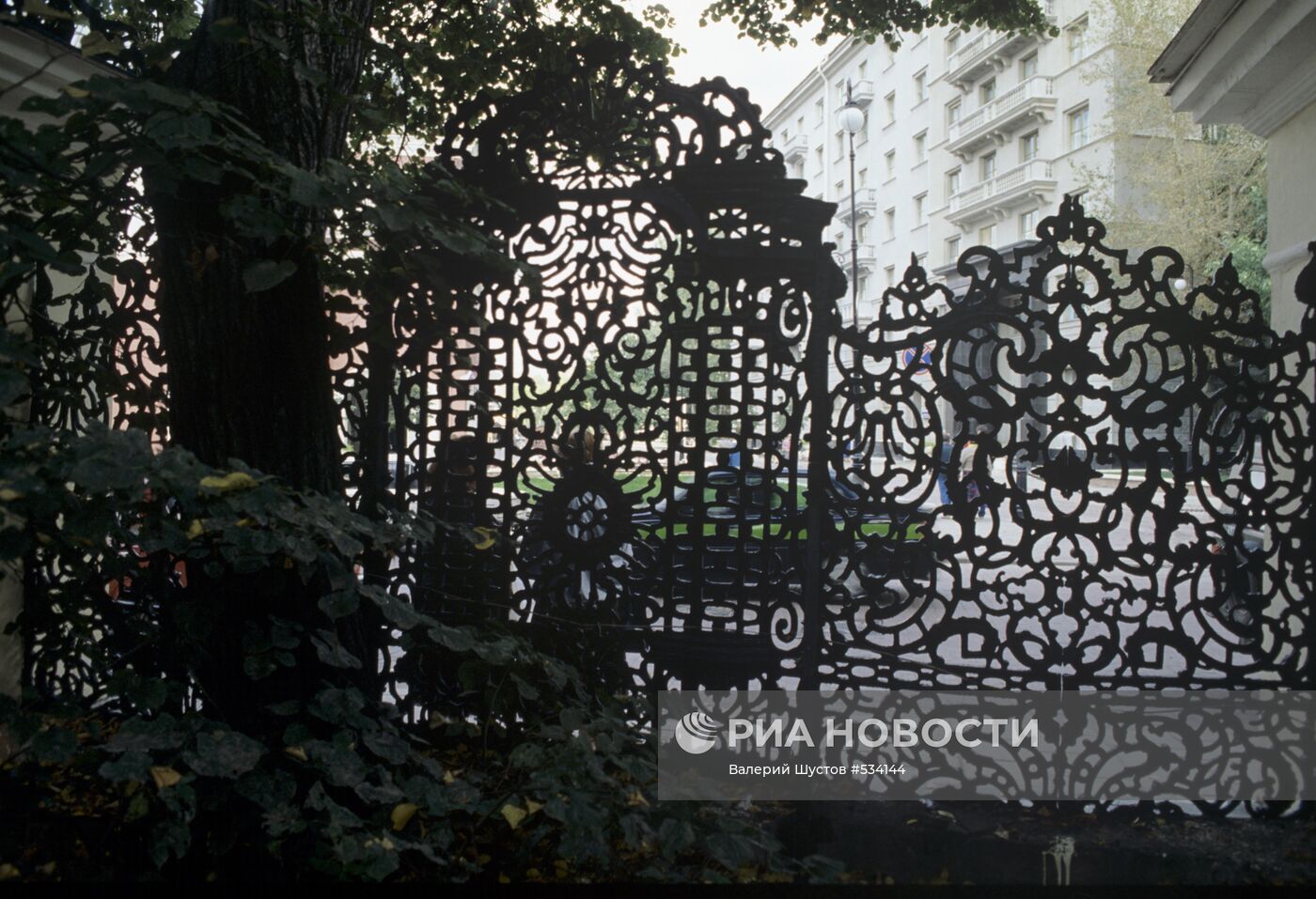 Чугунная ограда городской усадьбы Демидовых