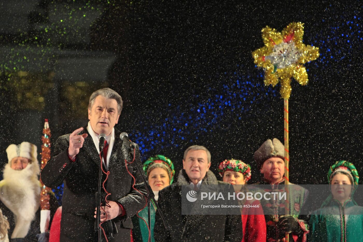 Виктор Ющенко на открытии главной елки Украины