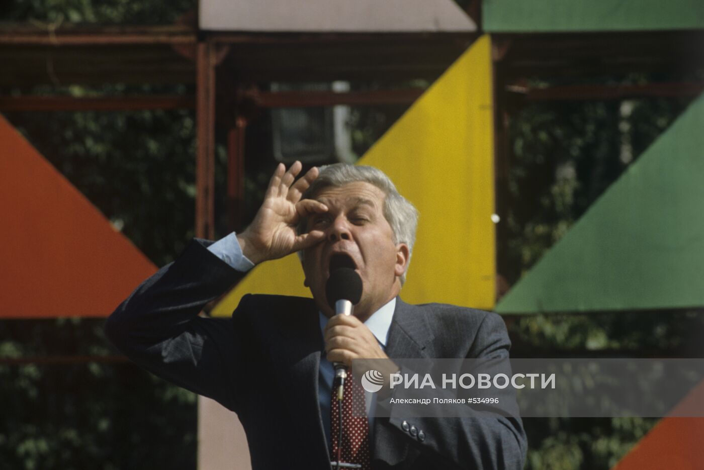 Телеведущий Владимир Ухин