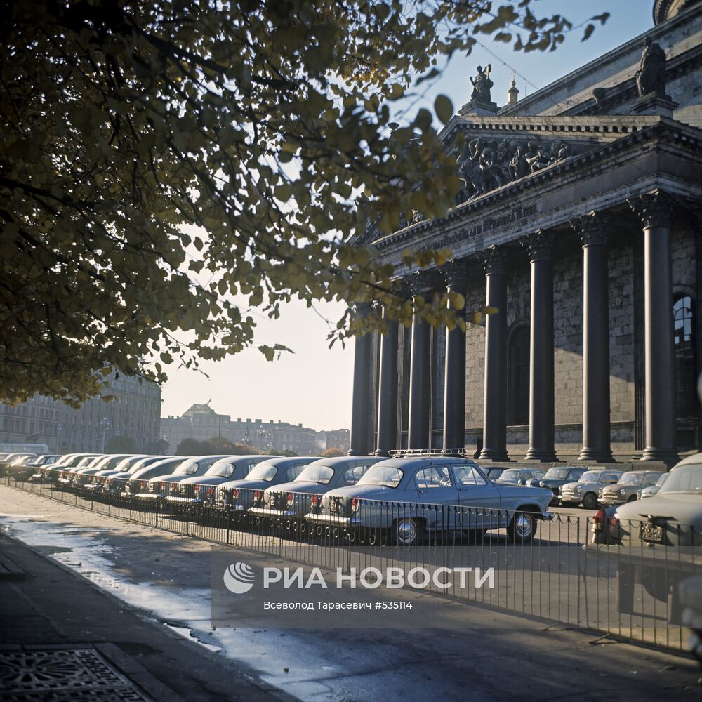 Исаакиевская площадь и Исаакиевский собор