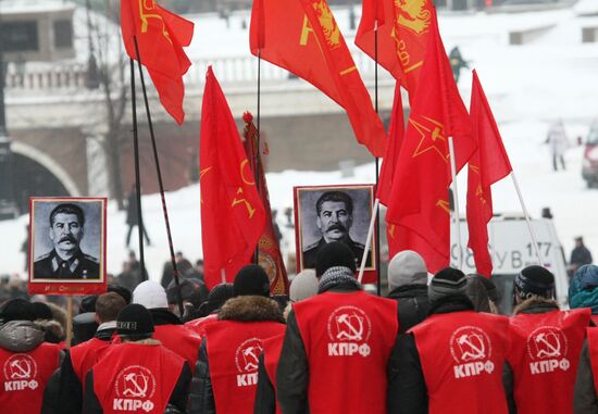 Возложение цветов к могиле И. Сталина у Кремлевской стены