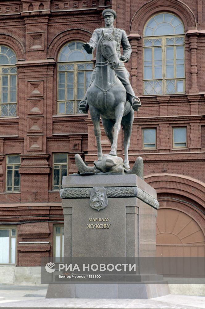 Памятник Георгию Жукову