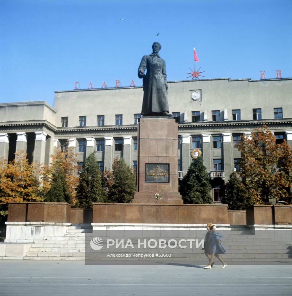 Памятник Г.К. Орджоникидзе во Владикавказе