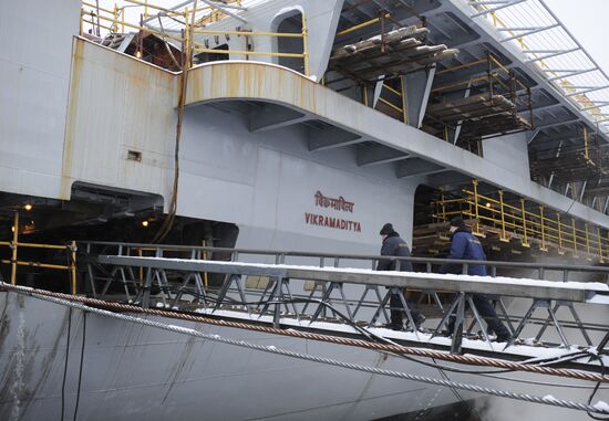 Авианесущий крейсер Vikramaditya в Северодвинске