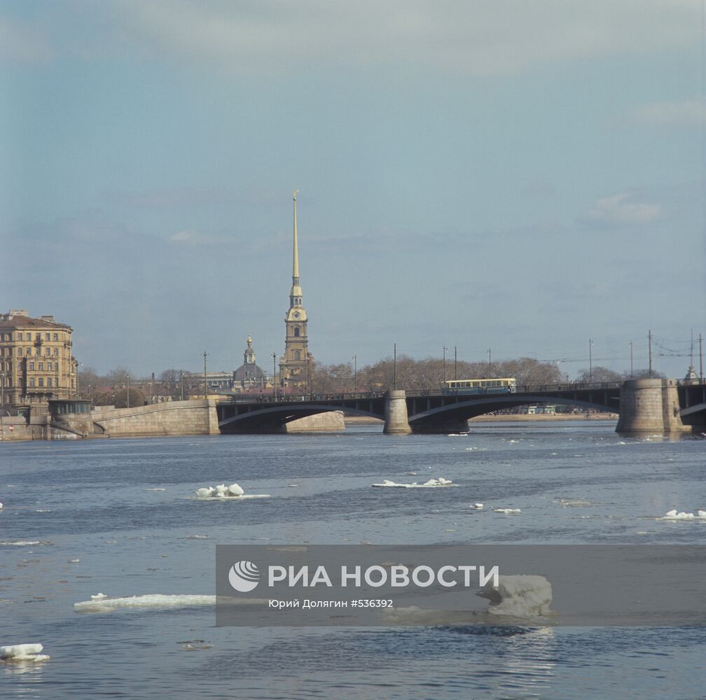 Ледоход на реке Нева