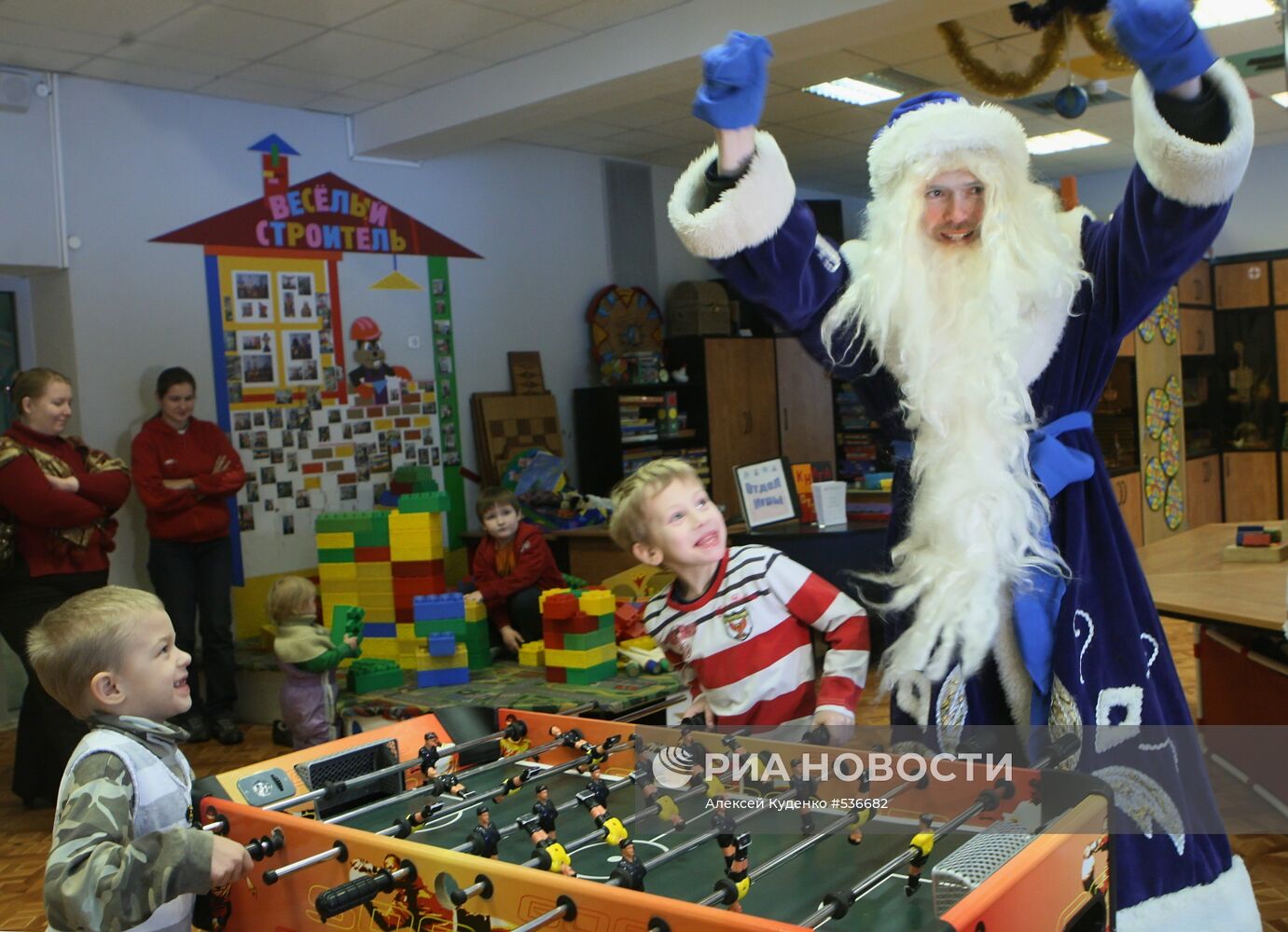 Праздничная сдача экзаменов в "Московской школе Деда Мороза"