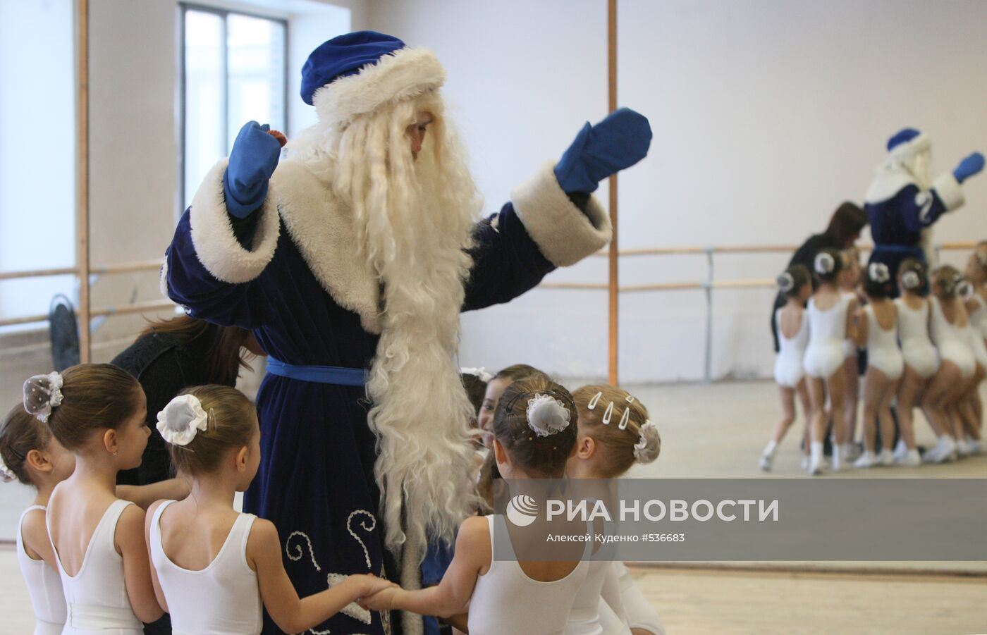 Праздничная сдача экзаменов в "Московской школе Деда Мороза"