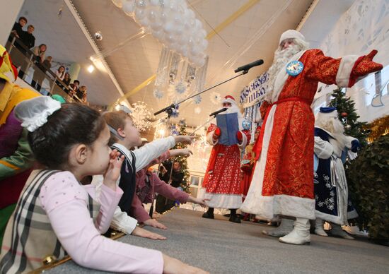 Праздничная сдача экзаменов в "Московской школе Деда Мороза"