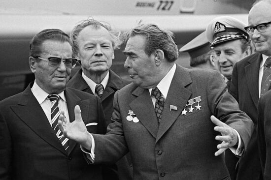 Президент Югославии Иосип Броз Тито и генсек ЦК КПСС Л.Брежнев
