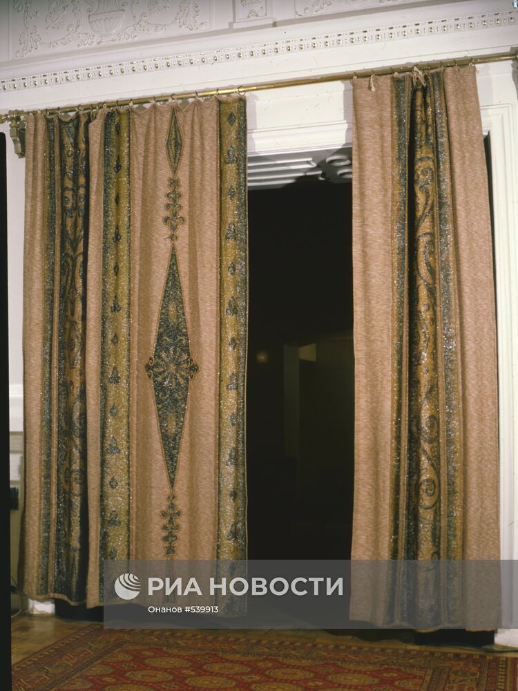 Занавеси в ресторане "Прага"