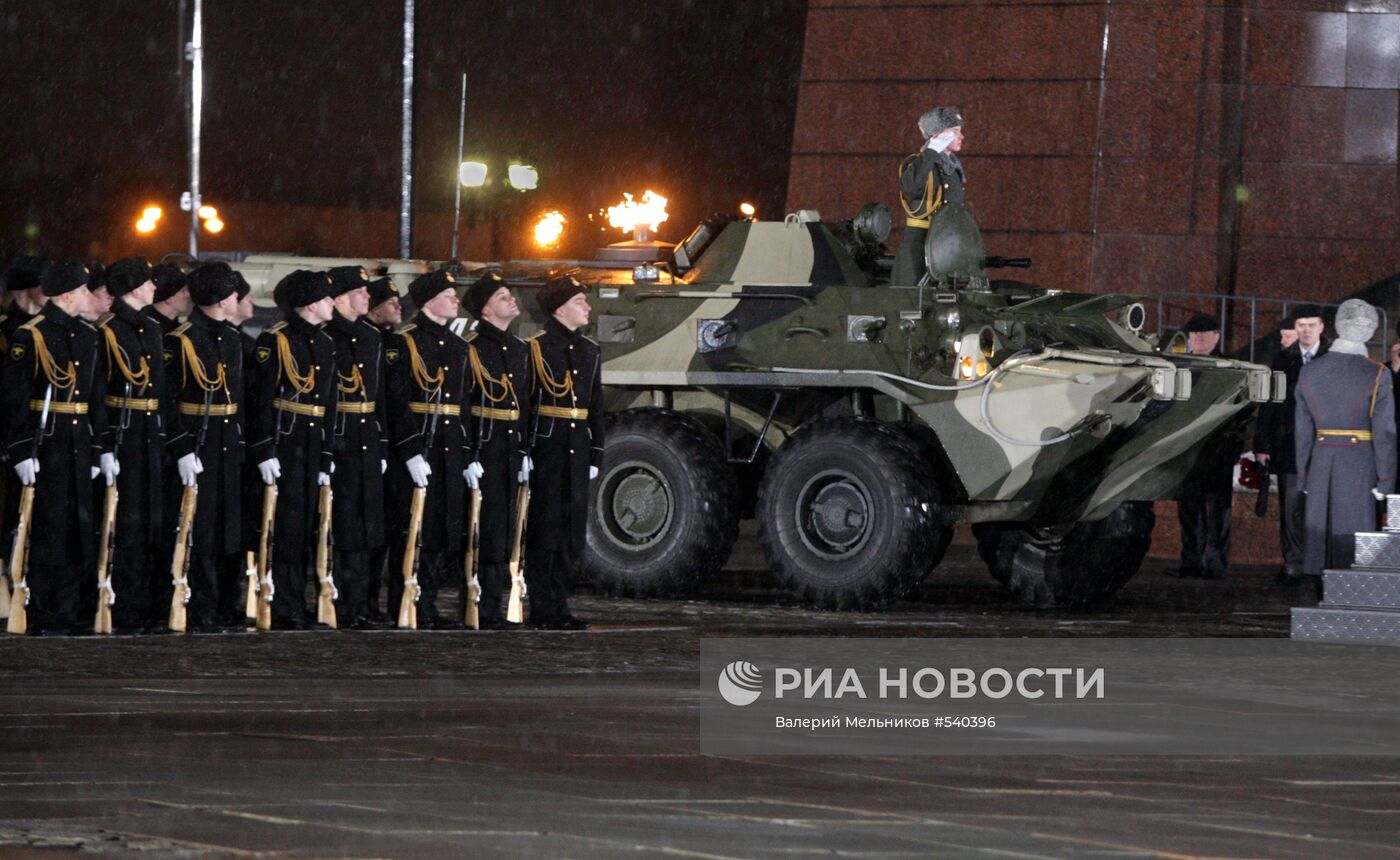 Церемония переноса Вечного огня в Москве