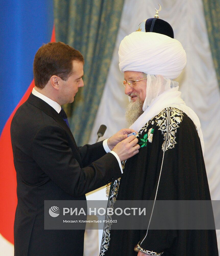 Д.Медведев вручил в Кремле государственные награды