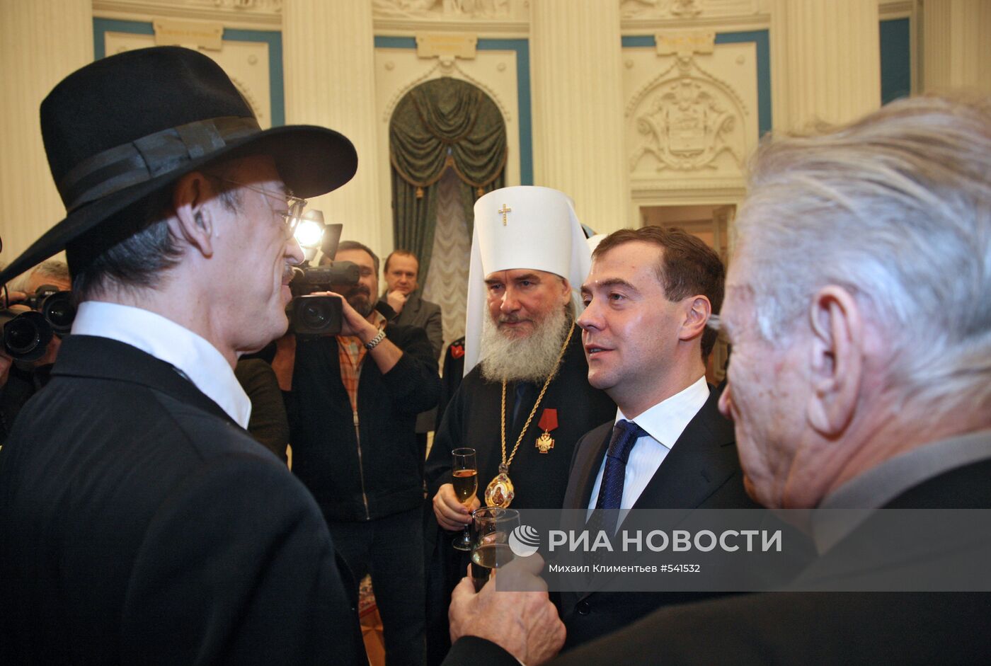 Д.Медведев вручил в Кремле государственные награды
