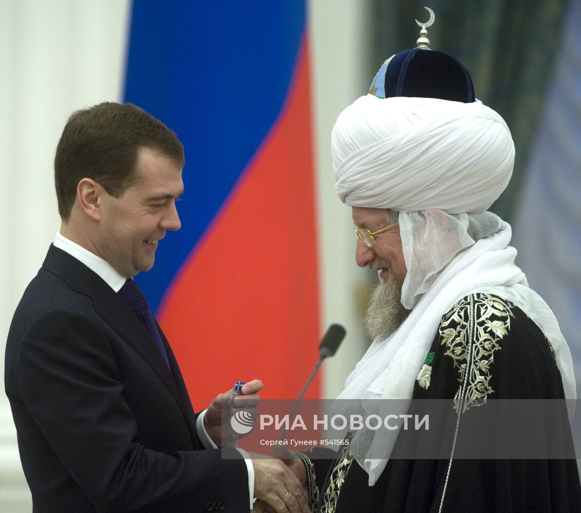 Д.Медведев вручил в Кремле государственные награды