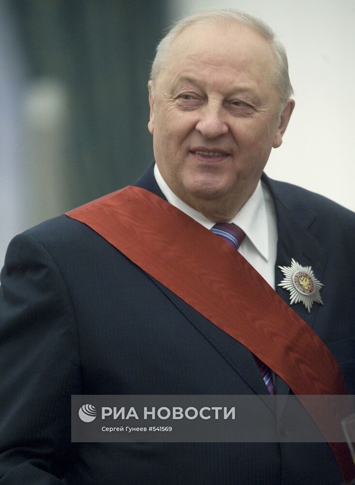 Д.Медведев вручил в Кремле государственные награды