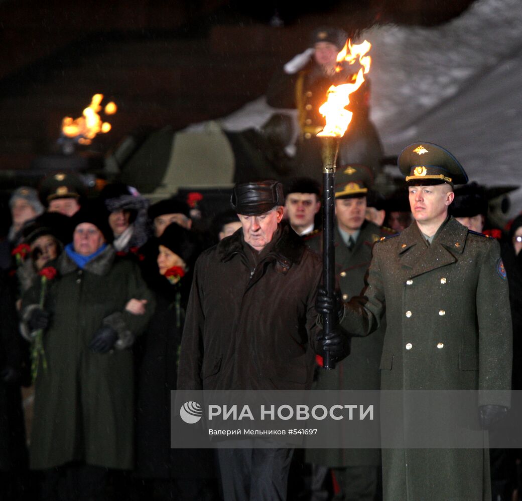 Церемония переноса Вечного огня в Москве