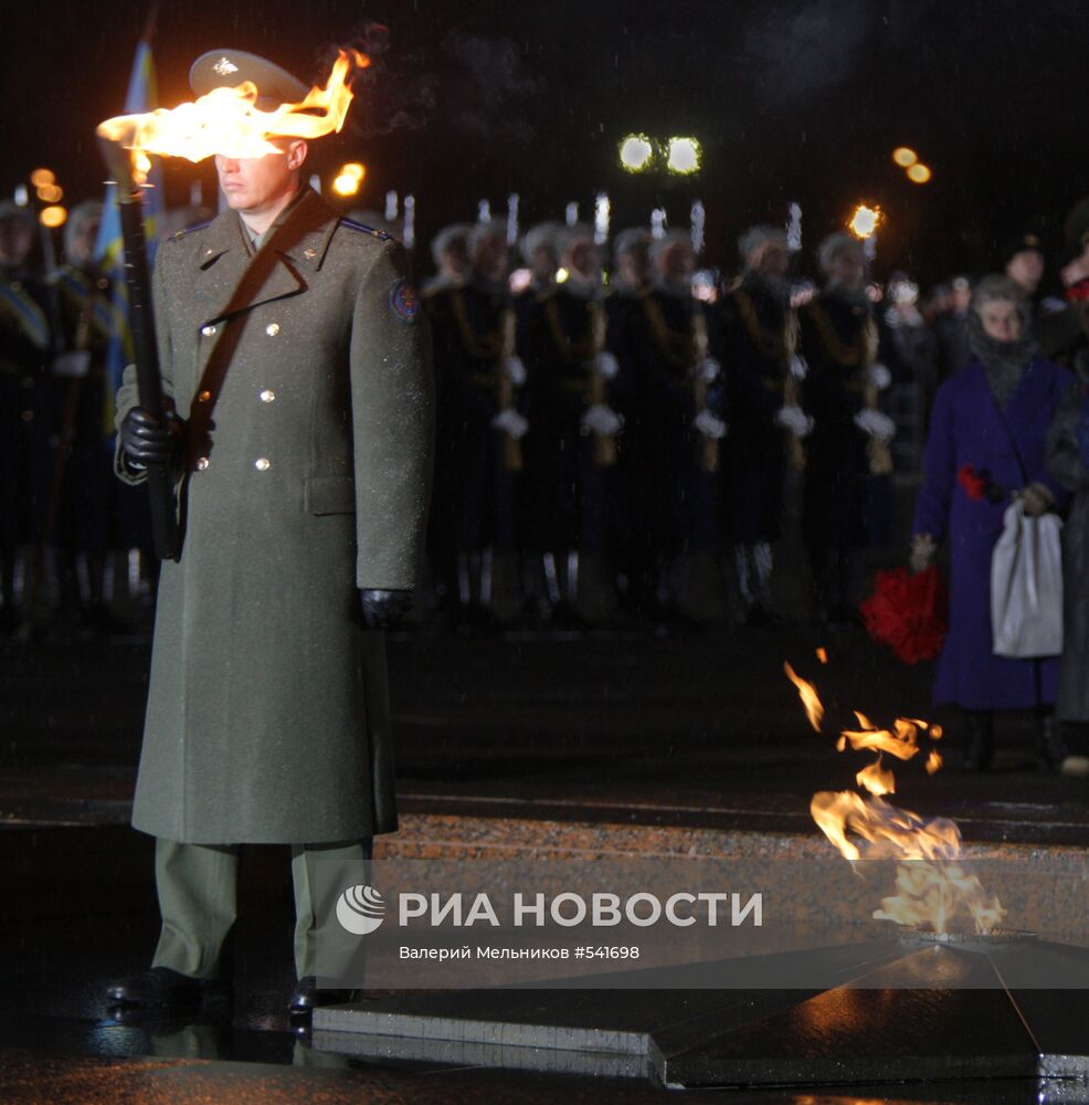Церемония переноса Вечного огня в Москве