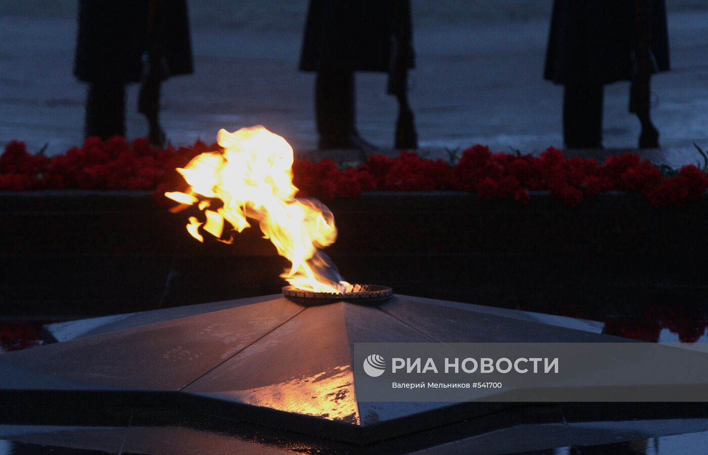 Церемония переноса Вечного огня в Москве