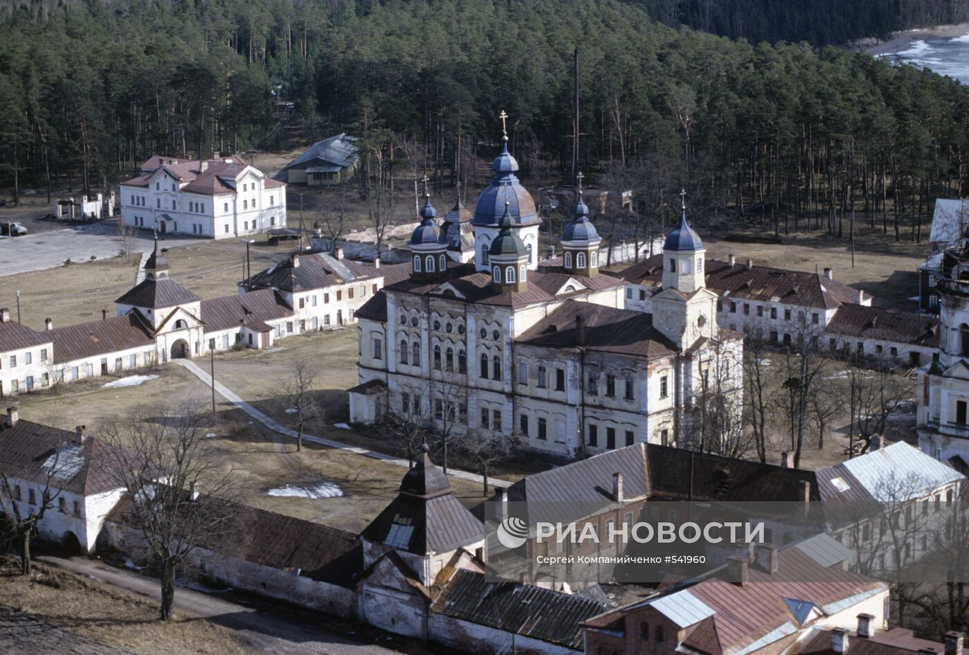 Рождество-Богородичный Коневский монастырь