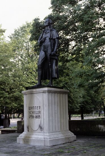 Памятник немецкому поэту Ф.Шиллеру