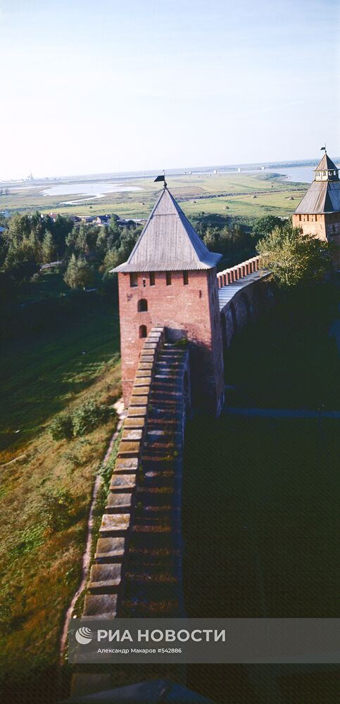 Стена и башни Новгородского кремля