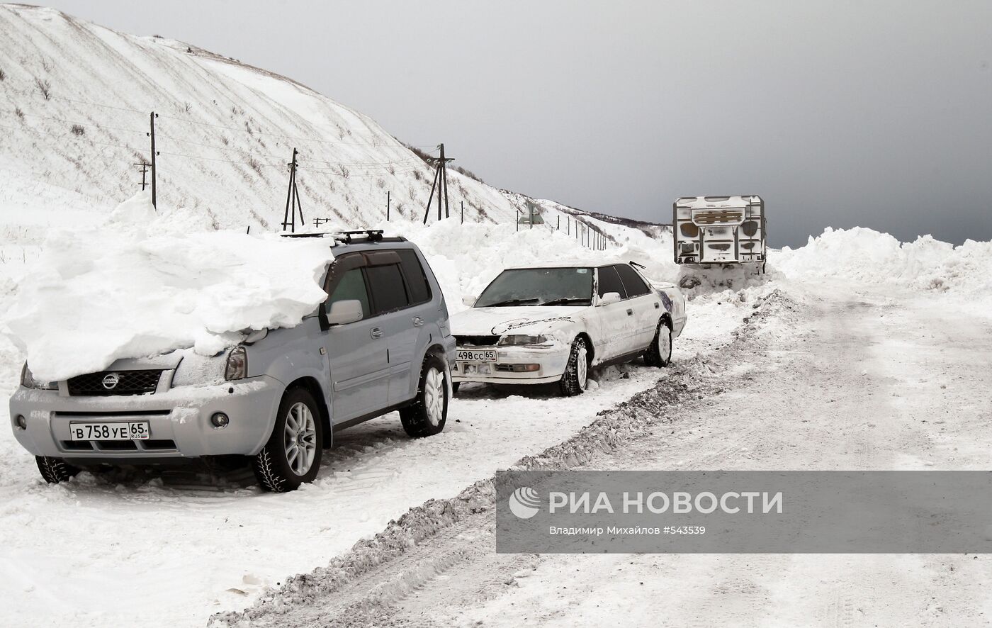 Расчистка автодорог на Сахалине