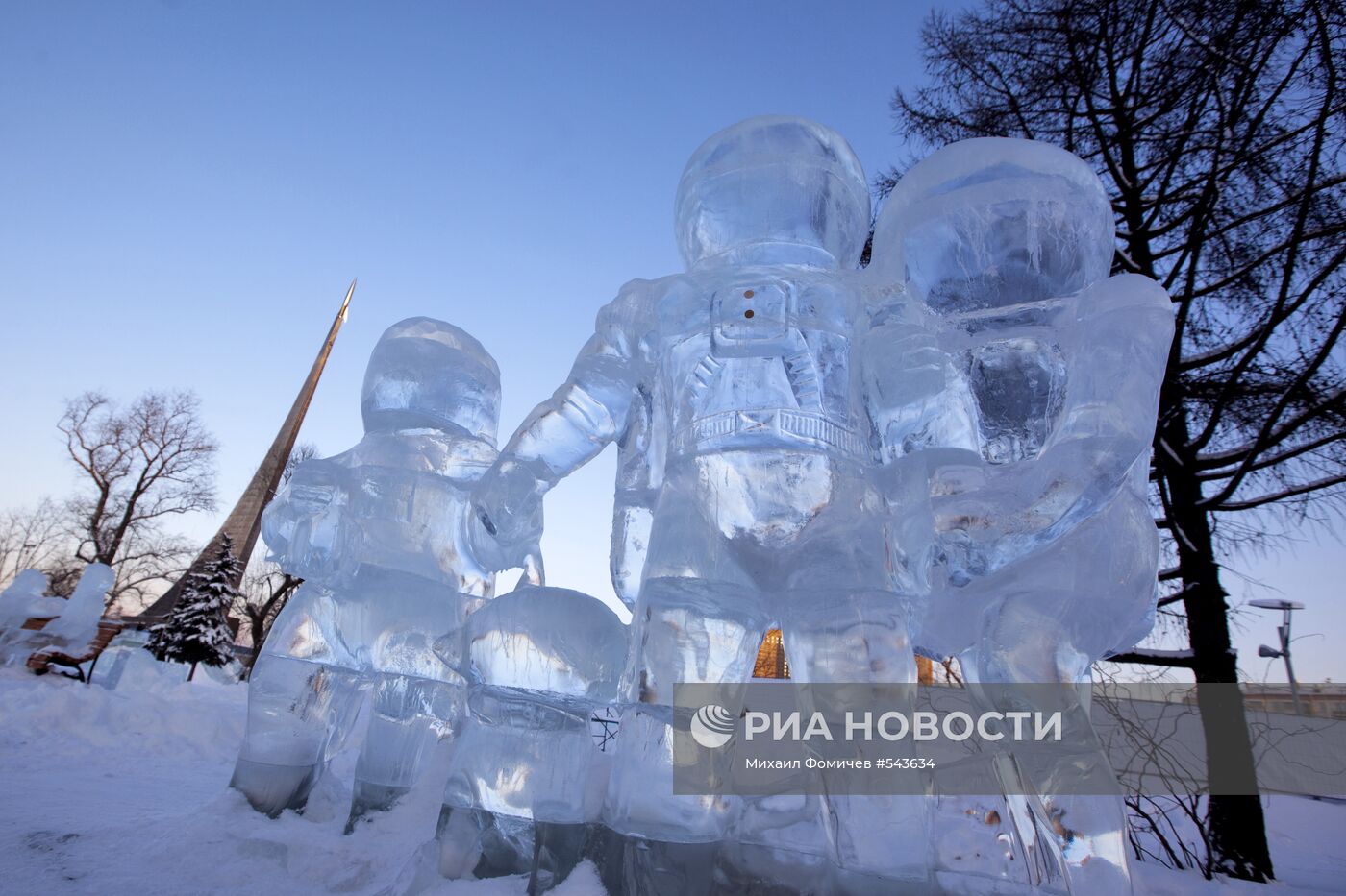 Выставка-фестиваль ледяных скульптур "Вьюговей 2010" в Москве