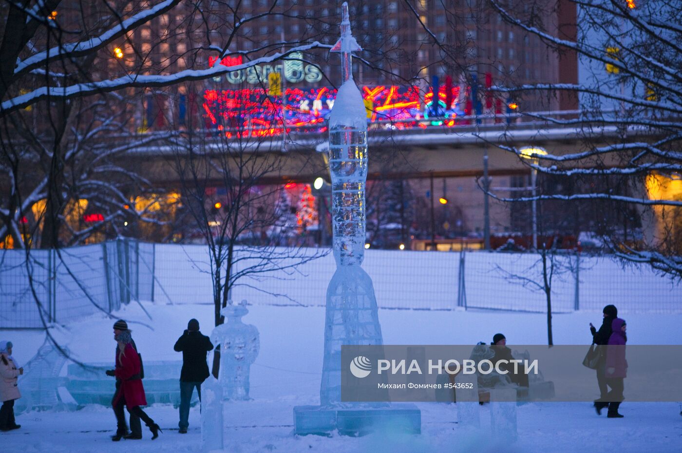 Выставка-фестиваль ледяных скульптур "Вьюговей 2010" в Москве