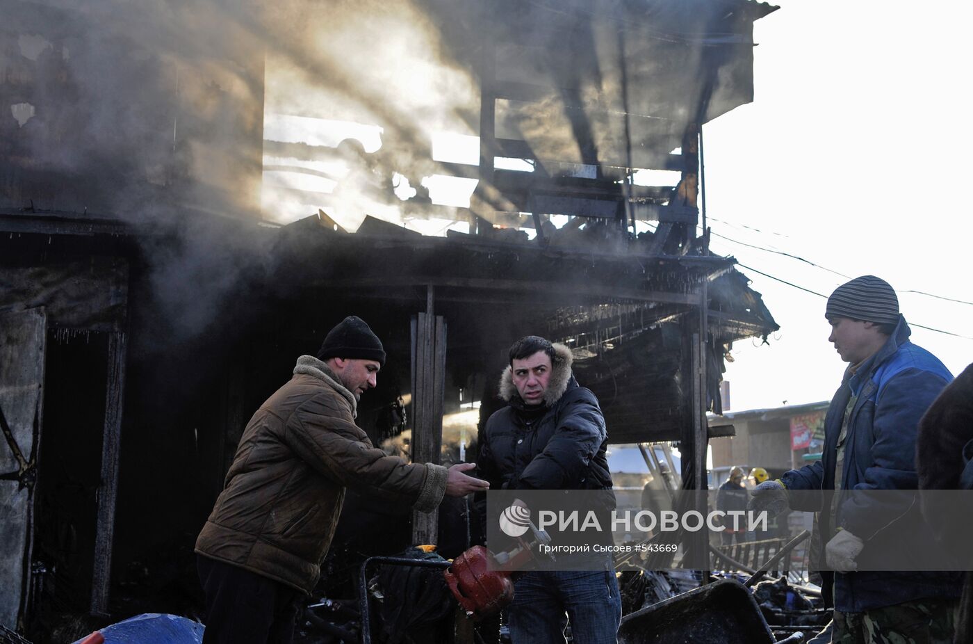 Пожар на "Мытищинской ярмарке" в Подмосковье локализован