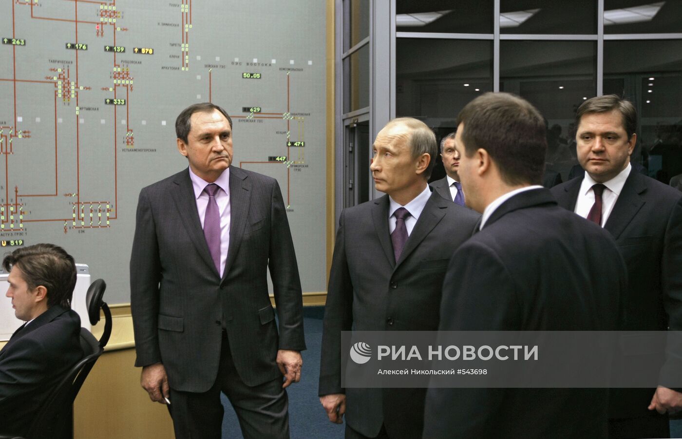 Премьер-министр РФ Владимир Путин посетил ОАО "СО ЕЭС" в Москве