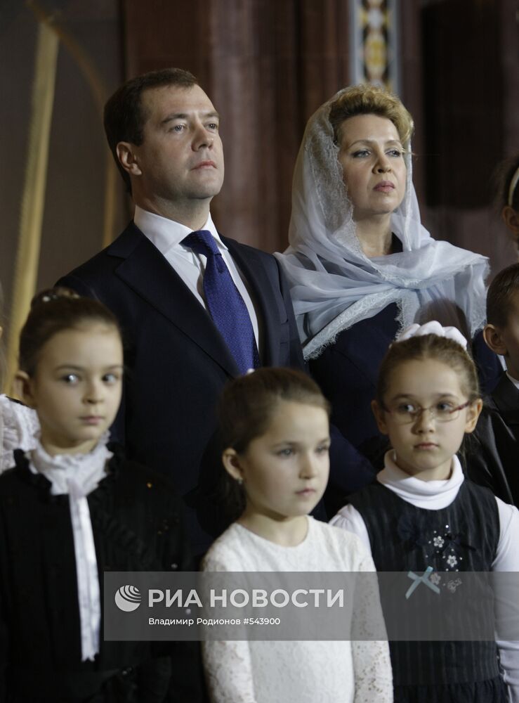 Д.Медведев на рождественском богослужении