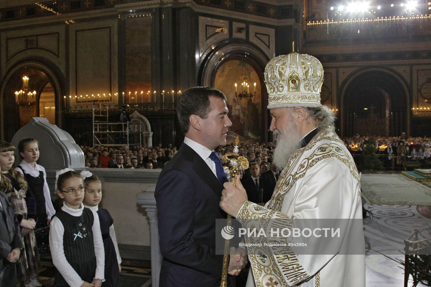 Д.Медведев на рождественском богослужении