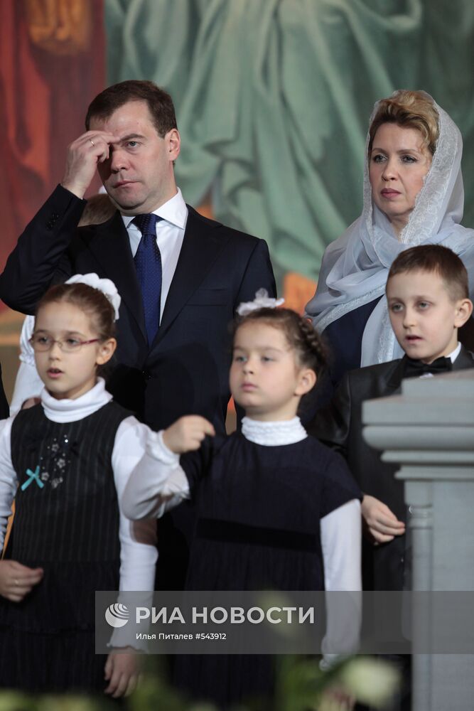 Дмитрий Медведев посетил рождественскую службу