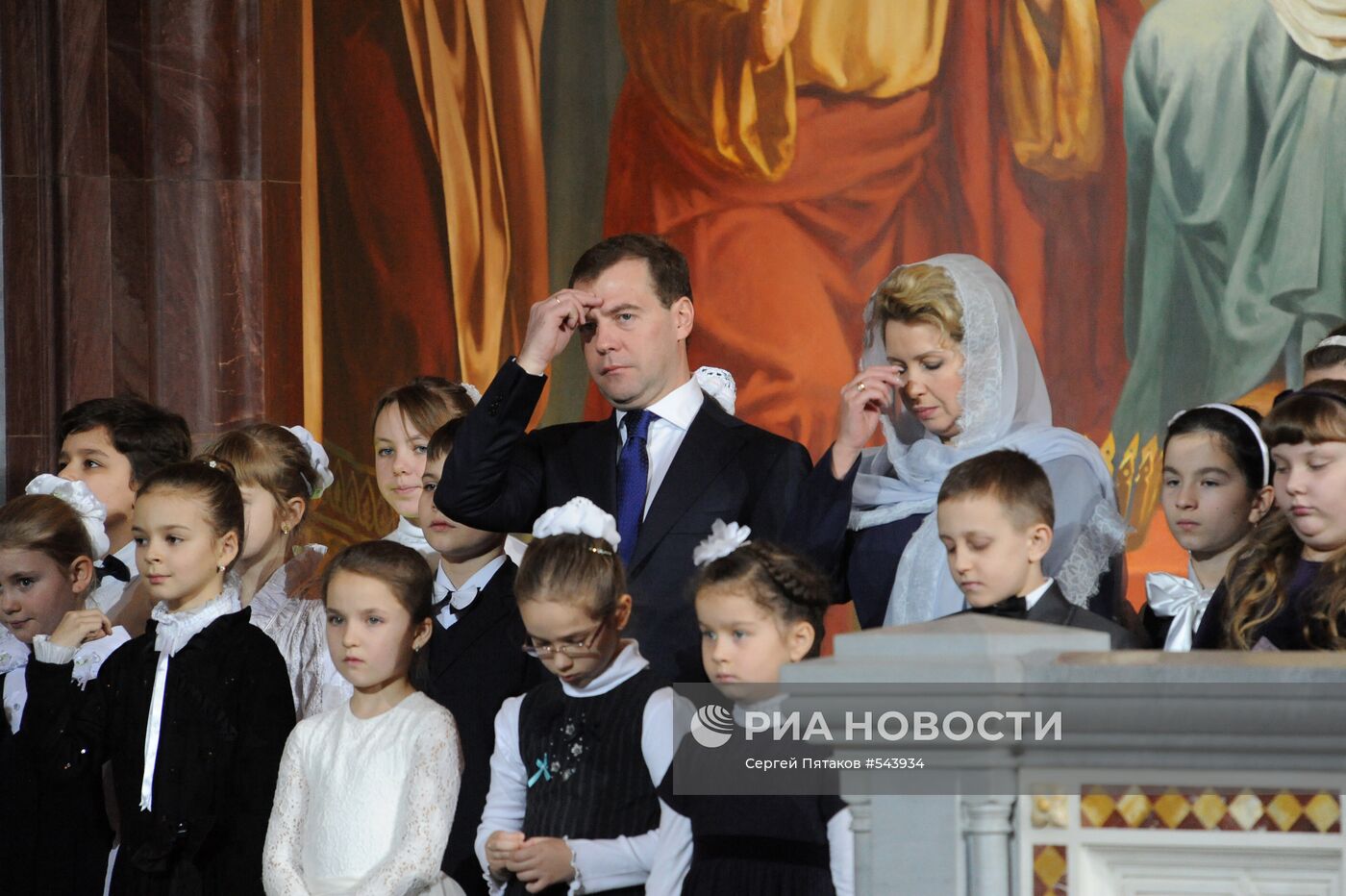 Дмитрий Медведев посетил рождественскую службу