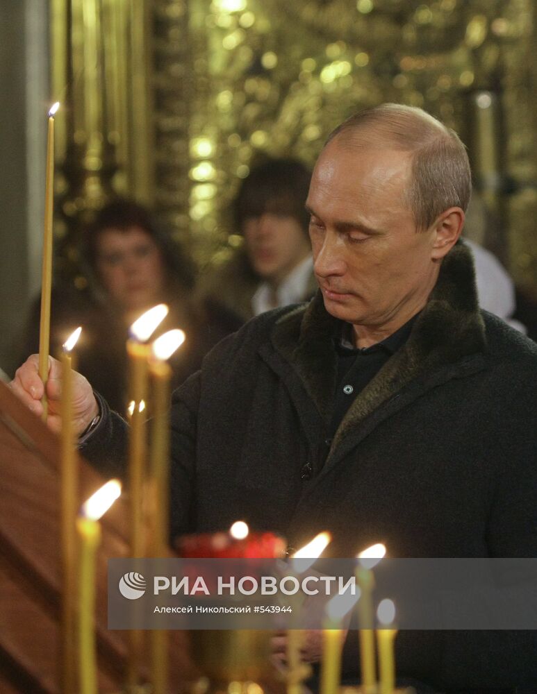 В. Путин на рождественской службе в одном из храмов Костромы