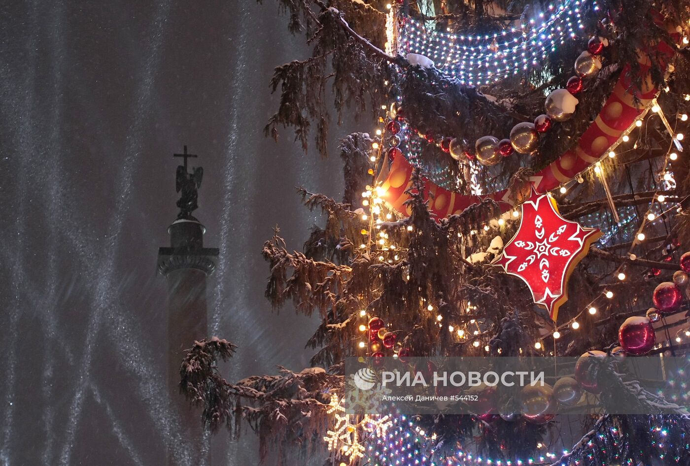 Праздничные гулянья в Санкт-Петербурге