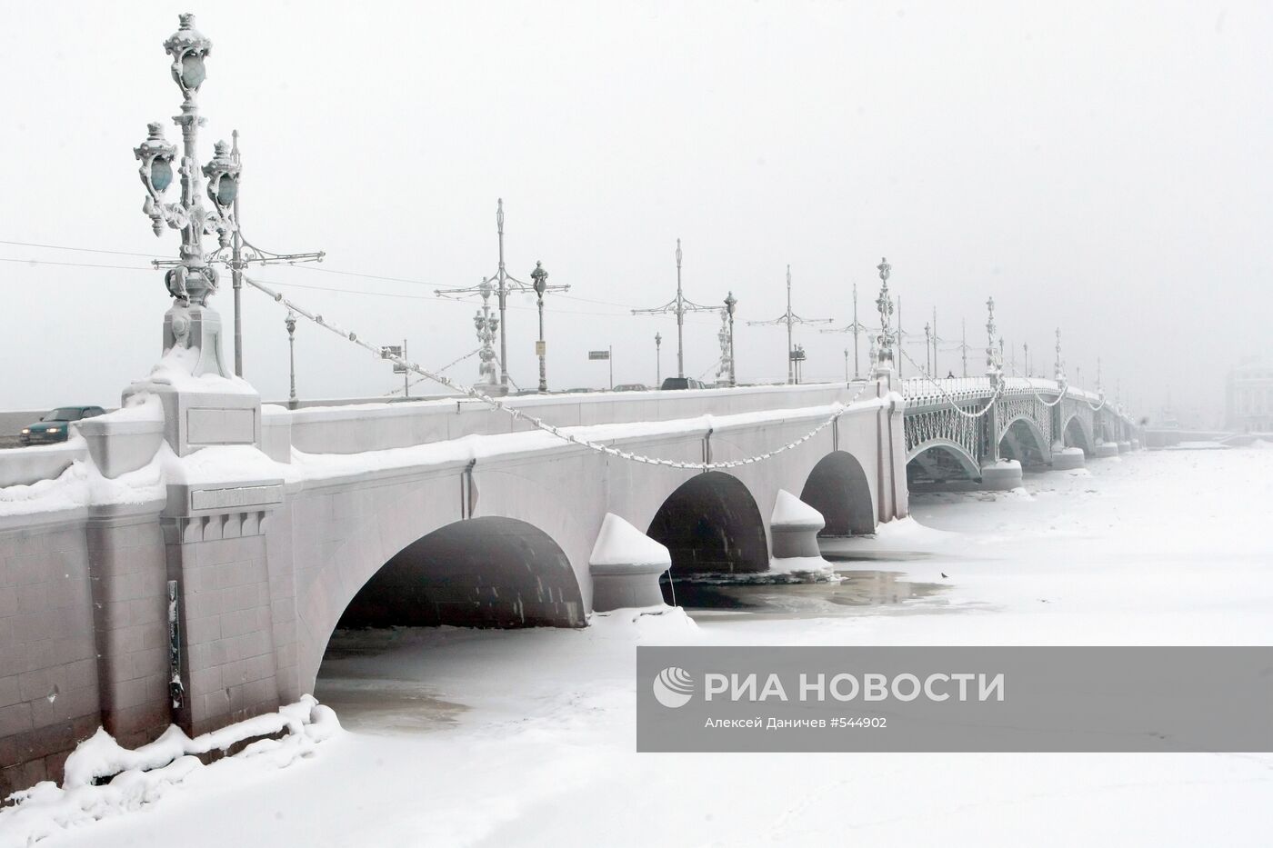 Вид на Троицкий мост