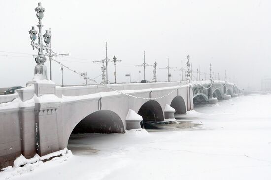 Вид на Троицкий мост