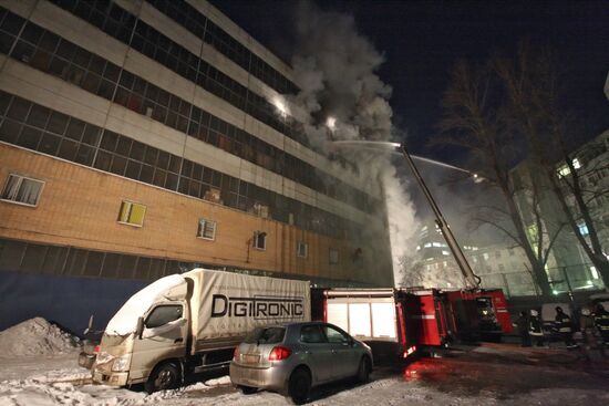 Крупный пожар в административном здании в Москве