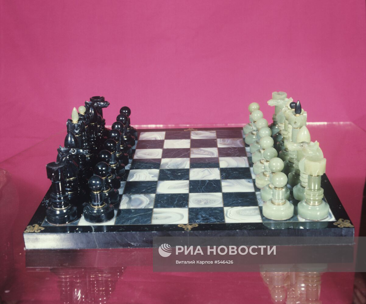 Шахматы из нефрита