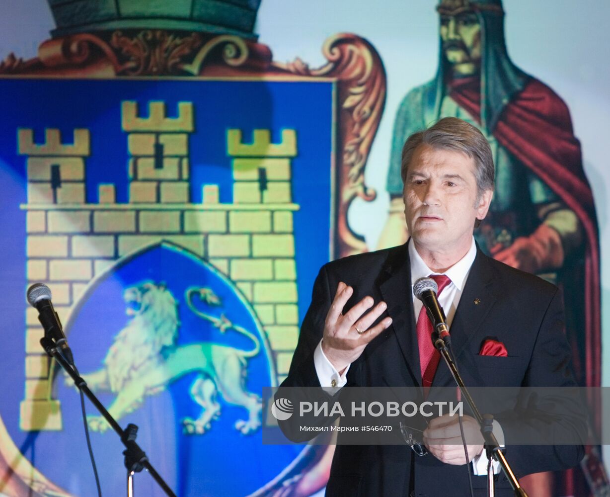 В.Ющенко посетил театрализованное представление "Меланка"
