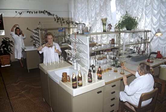 В отделе техно-химического контроля