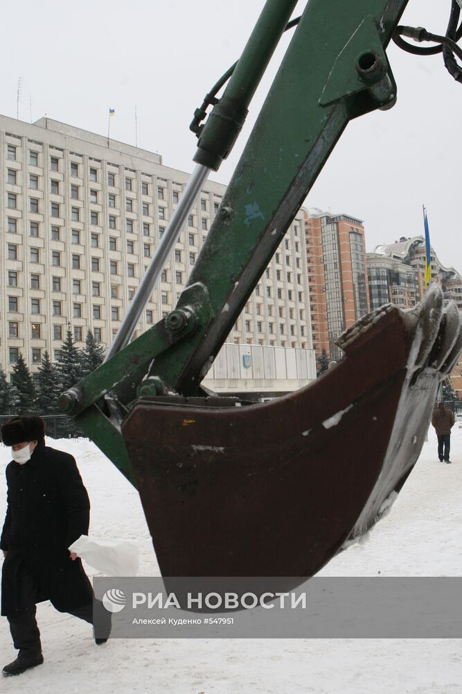 У здания Центральной избирательной комиссии Украины