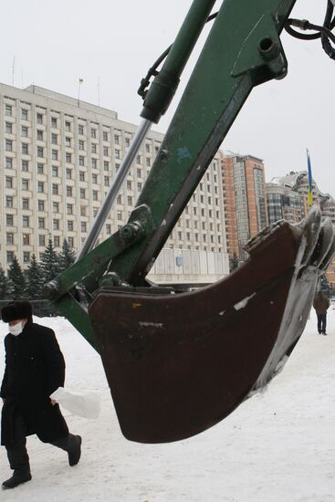 У здания Центральной избирательной комиссии Украины