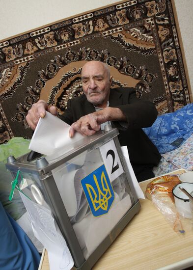 На Украине проходят выборы президента страны