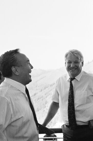 Президенты Казахстана Н.Назарбаев и России Б.Ельцин