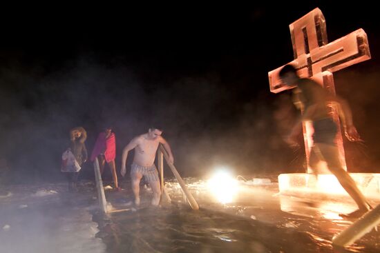 Крещенские купания в Москве