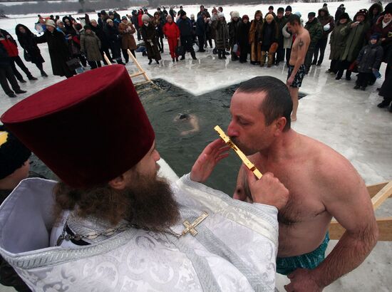 Крещенские купания во Владивостоке